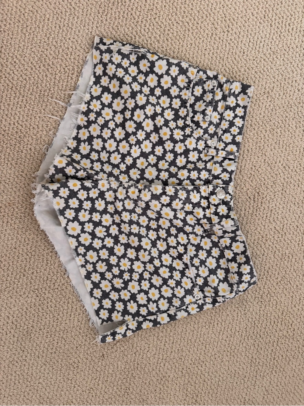 Zara Black Daisy-Print Denim Shorts with White & Yellow Flowers